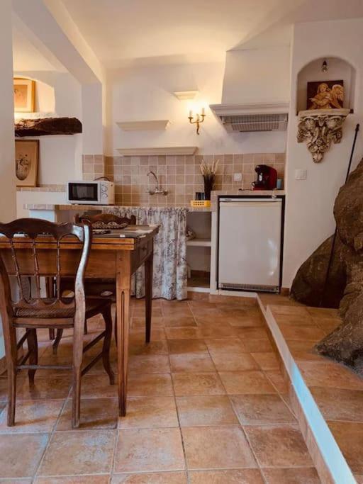 Studio Au Charme Medieval Ла-Гард Экстерьер фото